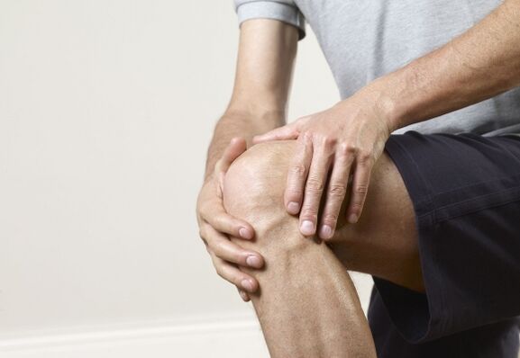 The degenerative-dystrophic disease arthrosis manifests itself as pain in the joints
